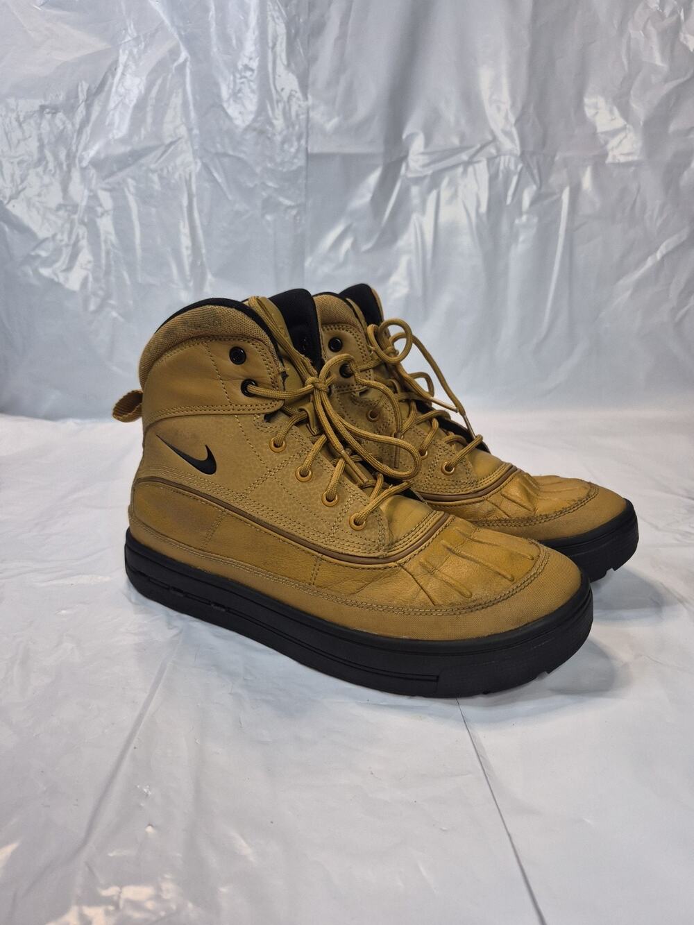 Nike ACG Size 7Y Boots Woodside 2 High Wheat/Black Weather Boot Shoe Shoes